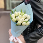Бует из 15 белыех тюльпанов