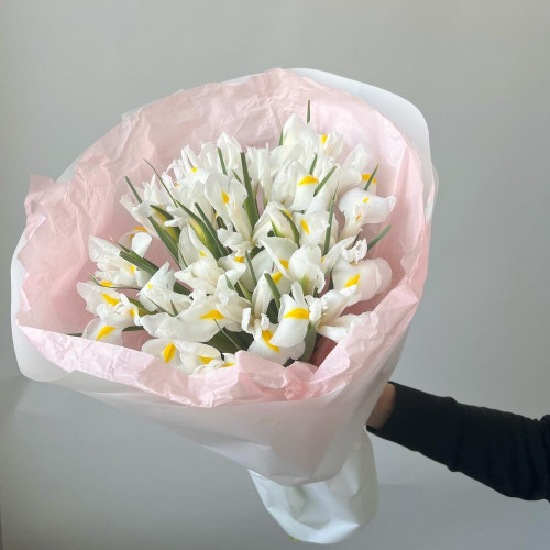 Букет из белых ирисов