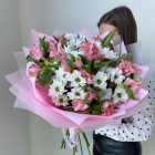 Букет их хризантемы с альстромерией