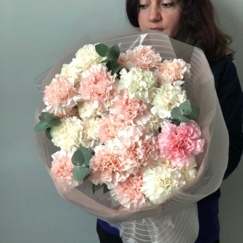 Букет из нежных гвоздик