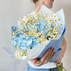 Летний букет из ромашек и гортензий