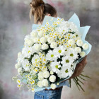 Букет из хризантем и ромашек