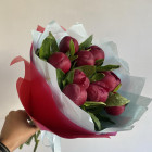 Букет из 9 бардовых пионов