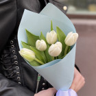 Букет из 5 белых тюльпанов