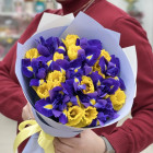 Букет из ирисов с нарциссами